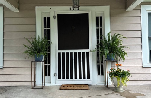 Monroe House | Charming 2-bedroom house in Monroe with AC, WiFi