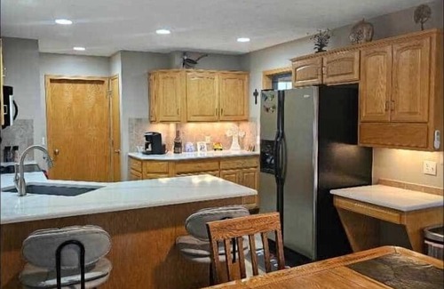Omaha House | Charming 2-bedroom house in lovely Omaha with AC, WiFi.