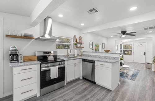 Bearss Plaza House | Charming 2-bedroom house in Tampa with WiFi /AC and RV Parking.