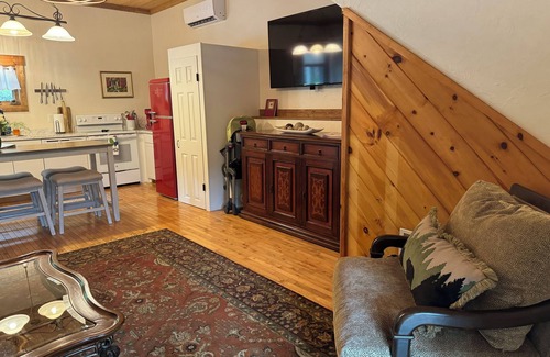 Cullowhee Cottage | Charming 2 bedroom in between Highlands/Cashiers fireplace, steam shower