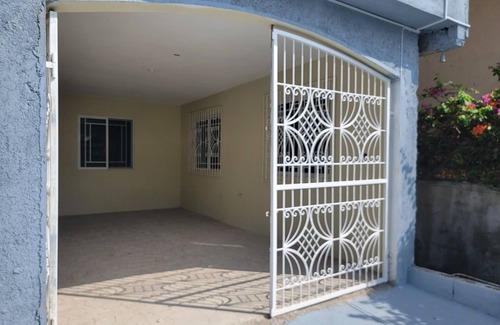 Albion House | Charming 2-bedroom with AC and WiFi in Pleasant Montego Bay