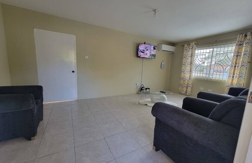 Albion House | Charming 2-bedroom with AC and WiFi in Pleasant Montego Bay