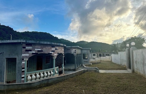 Wiltshire House | Charming 2-bedroom house with AC and WiFi near Montego Bay