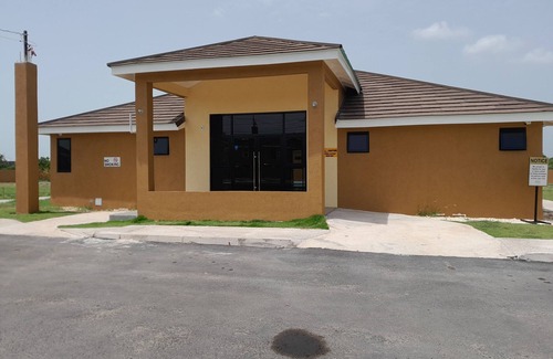 Old Harbour House | Charming 2-bedroom house in Old Harbour with AC, fitness room. C & J"s Vacation