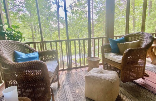 Sylacauga House | Charming 2-bedroom lake cottage with kayaks