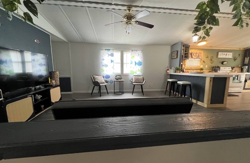 Taylor Creek House | Charming 2-bedroom mobile home with WiFi and AC in Okeechobee