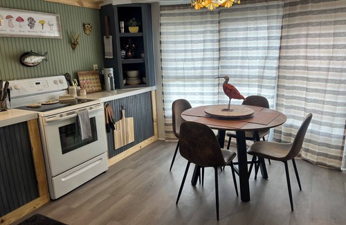 Taylor Creek House | Charming 2-bedroom mobile home with WiFi and AC in Okeechobee