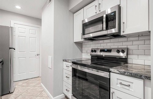Charlotte Condo | Charming 2-bedroom Minutes From the City on Providence Road 5026 Sardis Rd, F