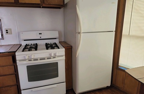 Stinnett House | Charming 2-bedroom mobile home with WiFi, AC in welcoming Stinnett