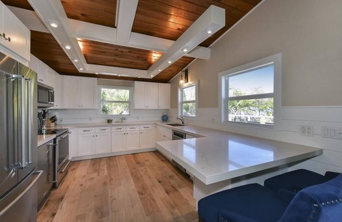 Islamorada House | Charming 2 Bedroom Oceanfront Cottage with Pool and Dockage