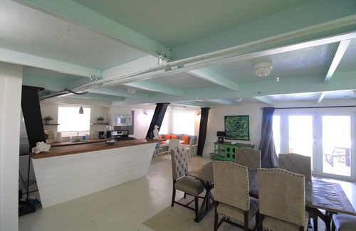 Islamorada House | Charming 2 Bedroom Oceanfront Cottage with Pool and Dockage
