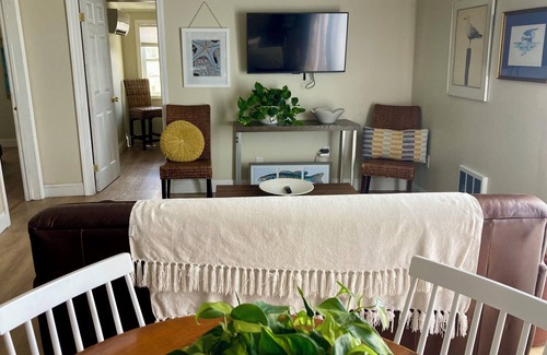 Salisbury Cottage | Charming 2-bedroom Oceanfront cottage with all amenties in fabulous Salisbury