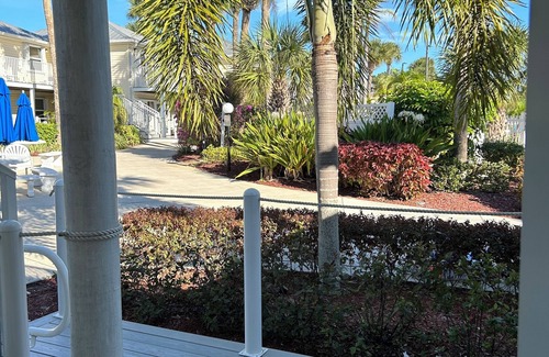 Sebastian Resort | Charming 2-bedroom resort with full kitchen cookware and utensils
