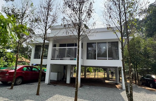 Pala Cottage | Charming 2-Bedroom Riverfront Cottage In Pleasant Pala With WiFi, AC