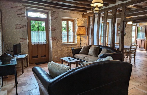 Lorcy Cottage | Charming 2-Bedroom Rural House with Private Terrace Near Fontainebleau