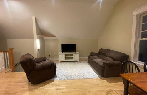 Gray House | Charming 2-bedroom secluded house yet close to center of Gray and I95