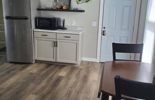 Bangor Apartment | Charming 2-bedroom, sofa bed, apartment with AC, WiFi in peaceful Bangor