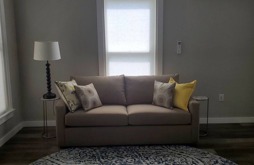 Bangor Apartment | Charming 2-bedroom, sofa bed, apartment with AC, WiFi in peaceful Bangor