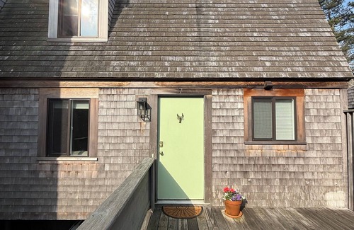 Oak Bluffs House | Charming 2-bedroom townhouse in Oak Bluffs with WiFi, AC