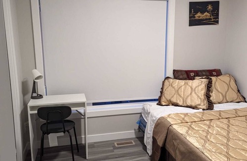Evanston House | Charming 2-bedroom townhome in marvelous 215 with WiFi, AC