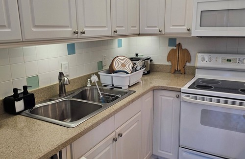 Jupiter Plantation House | Charming 2-bedroom townhome in delightful Jupiter. Close to beaches and fun.