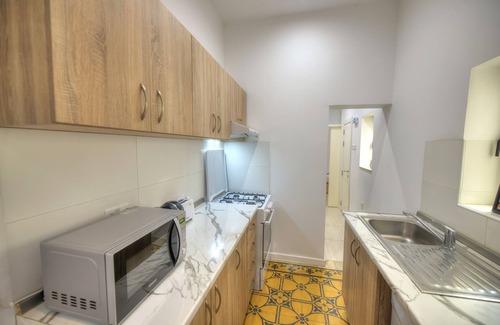 Gzira Ski Chalet | Charming 2 bedroom townhouse, internal yard JDES1-1