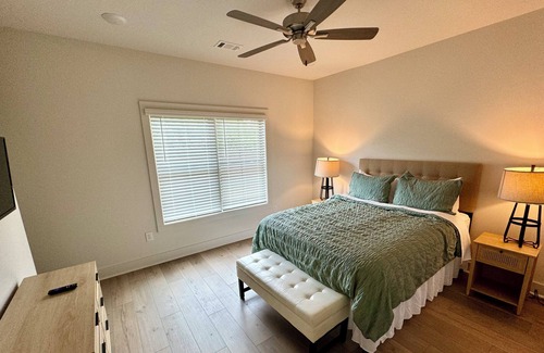 Auburn House | Charming 2-bedroom townhome with AC, WiFi in delightful Auburn