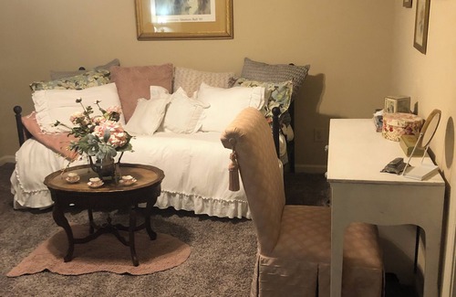 Auburn House | Charming 2-bedroom townhome in welcoming Auburn with AC, WiFi, 1897 Sqare feet