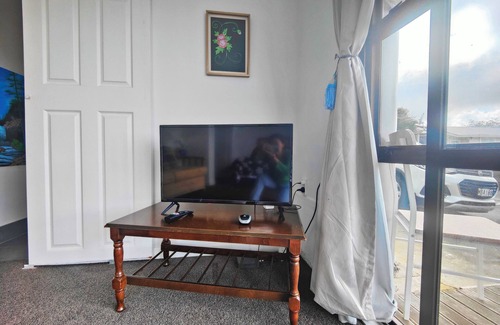 Johnsonville House | Charming 2-bedroom unit in lovely Wellington with AC, WiFi sale on now