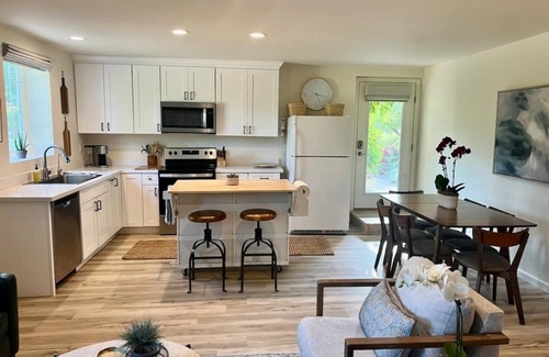 Calistoga Villa | Charming 2-bedroom unit with vineyard views at the Villa Mimosa in Napa Valley