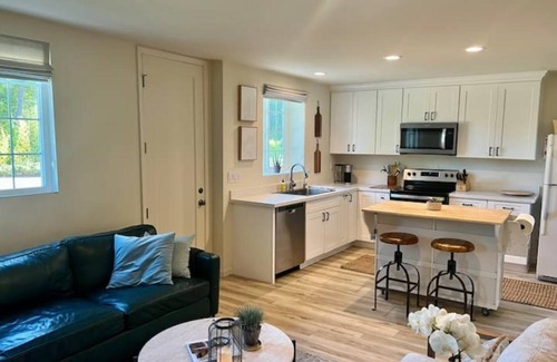 Calistoga Villa | Charming 2-bedroom unit with vineyard views at the Villa Mimosa in Napa Valley