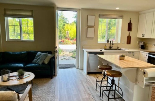 Calistoga Villa | Charming 2-bedroom unit with vineyard views at the Villa Mimosa in Napa Valley