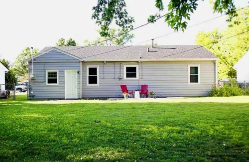 Salina House | Charming 2-bedroom updated pet-friendly home in Central Salina!