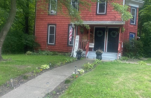 Chardon Apartment | Charming 2-bedroom upstairs apartment in lovely Chardon with AC