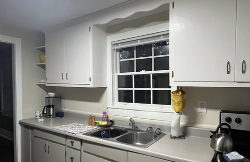 Durham Apartment | Charming 2-bedroom upstairs apartment in Durham