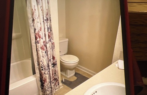 Highlands - Perkins Condo | Charming 2-bedroom apartment with WiFi, AC in marvelous Baton Rouge