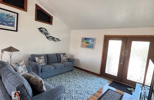 Eden Pines House | Charming 2-bedroom house in beautiful Big Pine Key with canal access and lift