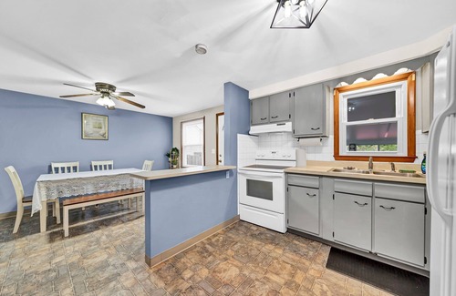 Cheektowaga Apartment | Charming 2-bedroom apartment near airport in peaceful Cheektowaga