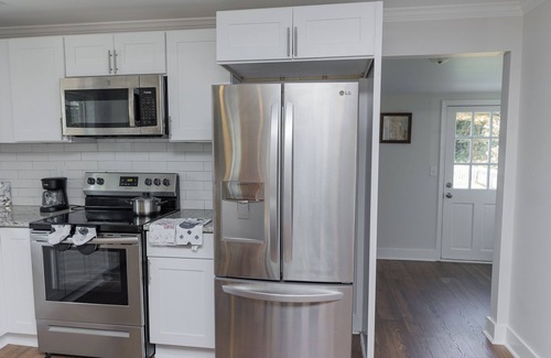 China Grove House | Charming 2-bedroom house with AC and WiFi in enjoyable China Grove