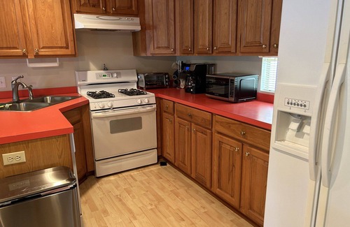 Chocowinity House | Charming 2-bedroom Waterfront House with private boat slip on Blount's Creek
