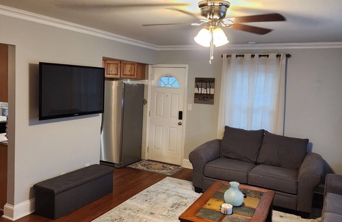 Terry Sanford House | Charming 2-bedroom bungalow in central serene Fayetteville with AC