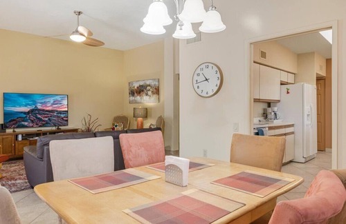 Colonia De Los Alamos House | Charming 2-bedroom house in welcoming Green Valley with WiFi, AC