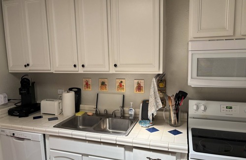 Gulf Breeze House | Charming 2-bedroom house with WiFi, AC in beautiful Gulf Breeze