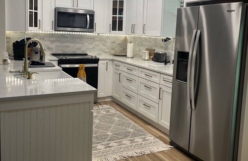 Mandarin House | Charming 2 bedroom house next to famous restaurant and marina in Mandarin,Fl.