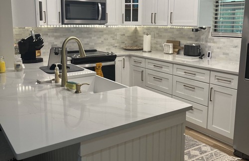 Mandarin House | Charming 2 bedroom house next to famous restaurant and marina in Mandarin,Fl.