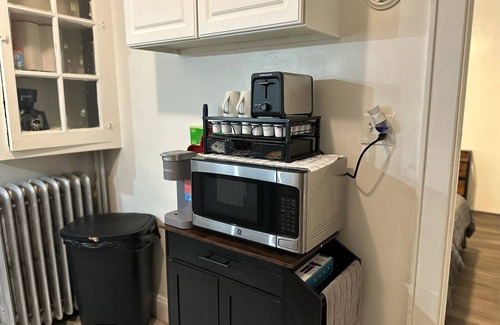 Jersey City Apartment | Charming 2-bedroom apartment with AC, WiFi in Jersey City