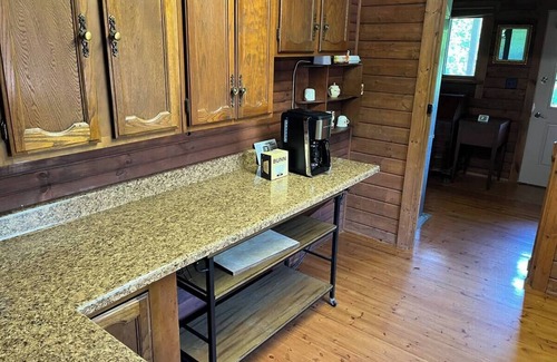 Antes Fort Cabin | Charming 2-bedroom cabin in lovely Jersey Shore with AC