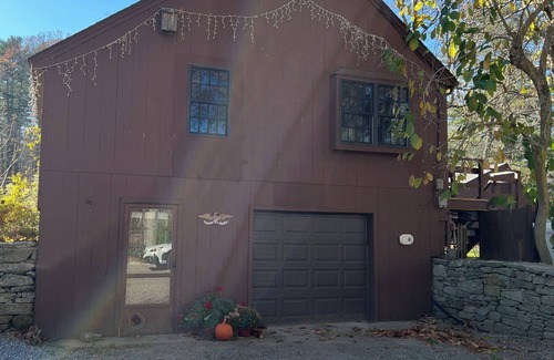 Killingworth Cottage | Charming 2-bedroom farm cottage in quiet Killingworth neighborhood