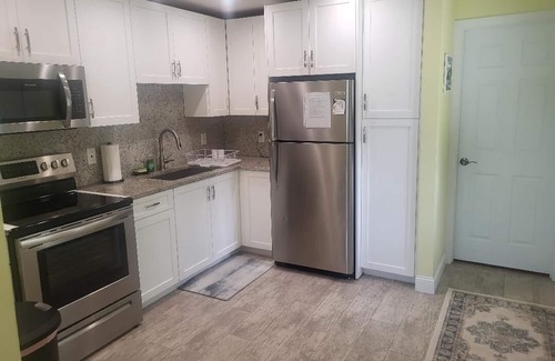Lake Placid Apartment | Charming 2-bedroom Lake front apartment with AC, WiFi in fantastic Lake Placid
