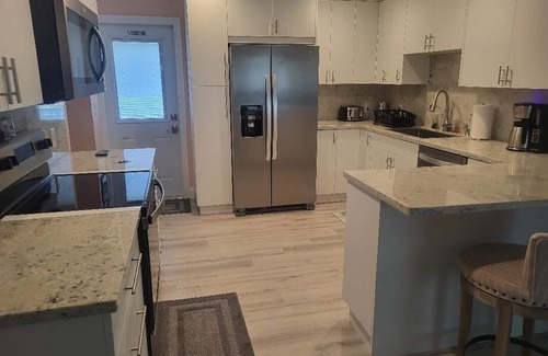 Lake Placid Apartment | Charming 2-bedroom Lake front apartment with AC, WiFi in fantastic Lake Placid